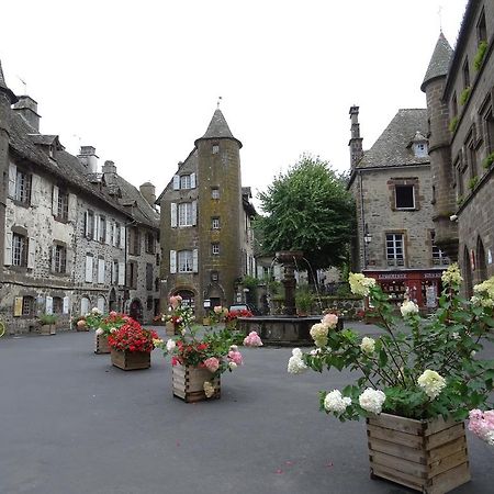 Chambre D'Hotes La Maison De Barrouze Bed & Breakfast Salers Exterior photo