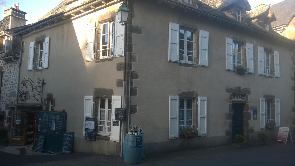 Chambre D'Hotes La Maison De Barrouze Bed & Breakfast Salers Exterior photo