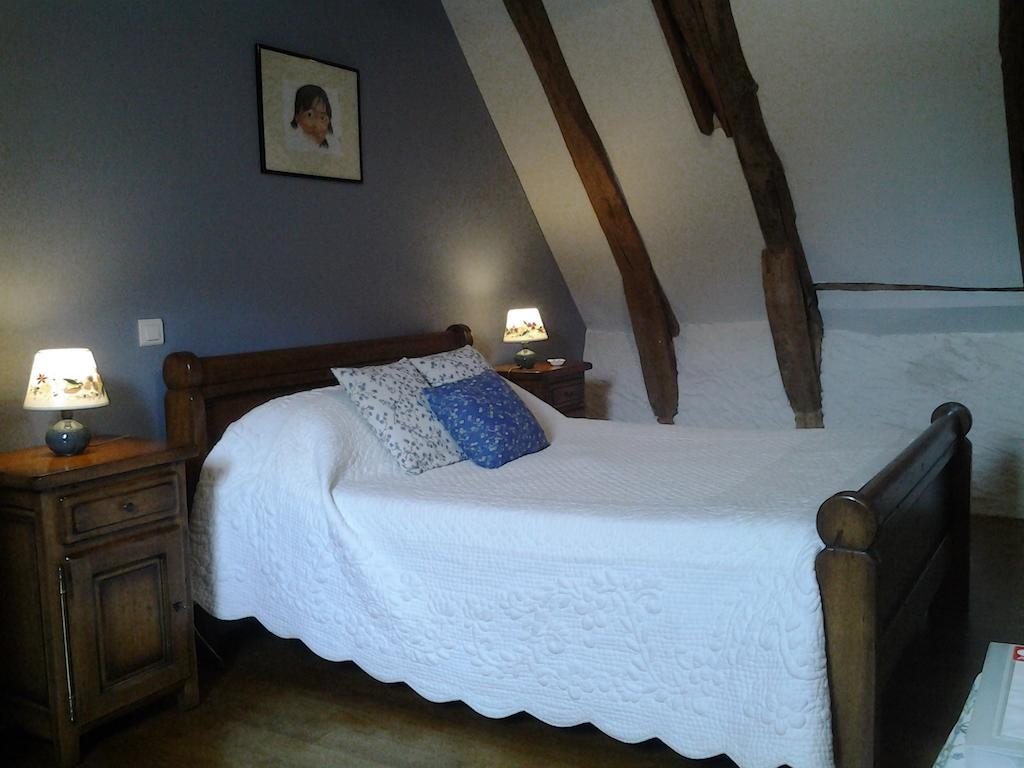 Chambre D'Hotes La Maison De Barrouze Bed & Breakfast Salers Room photo